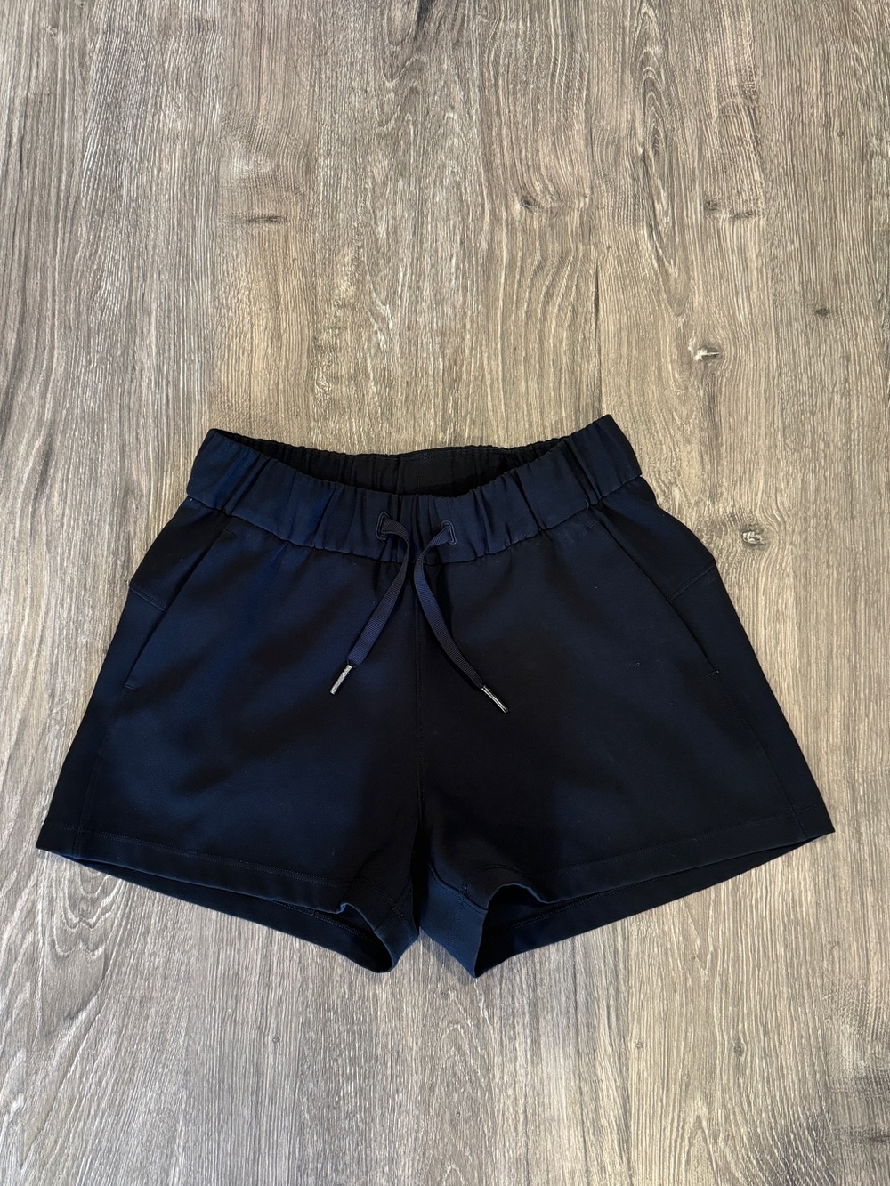 Lululemon On The Fly Short *Woven *2.5"  SIZE 2